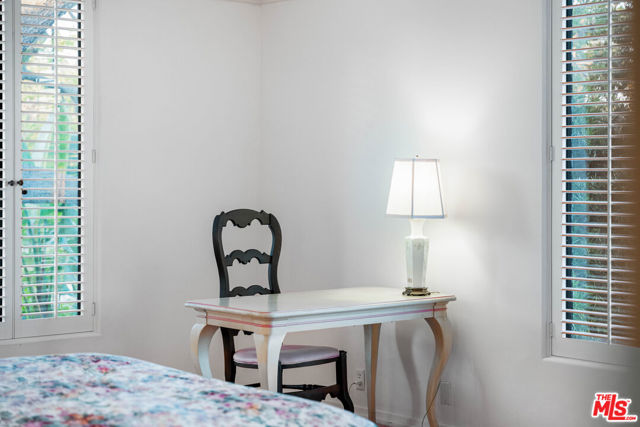 191 S Hudson Avenue, Los Angeles CA: https://media.crmls.org/mediaz/4c7e0e45-f98c-4542-91d1-0ff809b818d7.jpg