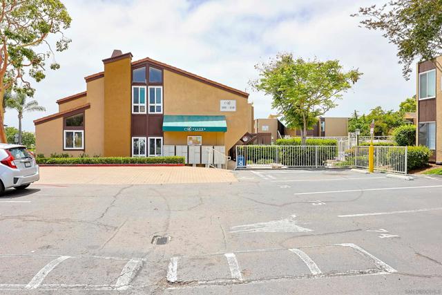 3454 Castle Glen Dr., San Diego CA: https://media.crmls.org/mediaz/4c7e5445-fda4-473c-82cc-6130ca3f53ed.jpg