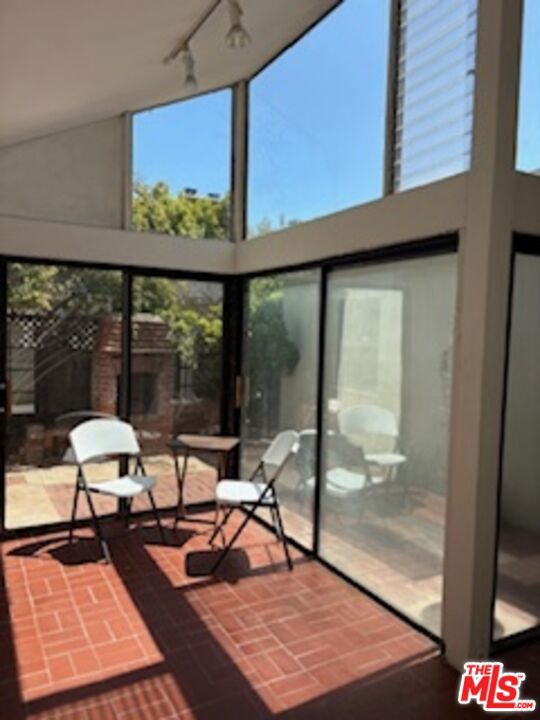 1301 Stanford St, Santa Monica CA: https://media.crmls.org/mediaz/4c7eda56-bf9c-41d0-bdc8-48595c729274.jpg