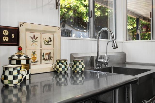 1529 Temple Heights Drive, Oceanside CA: https://media.crmls.org/mediaz/4c7fbd1e-565e-471c-bf26-8f638ffb3567.jpg
