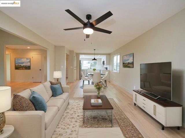 2112 Matthew CT, Pittsburg CA: https://media.crmls.org/mediaz/4c7feb36-eae3-4055-bfd3-aa5eb1405e15.jpg