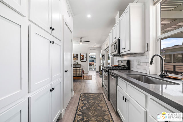112 Pali Drive, Palm Springs CA: https://media.crmls.org/mediaz/4c7ffdb5-91da-4762-8b79-39944ed1b5e3.jpg