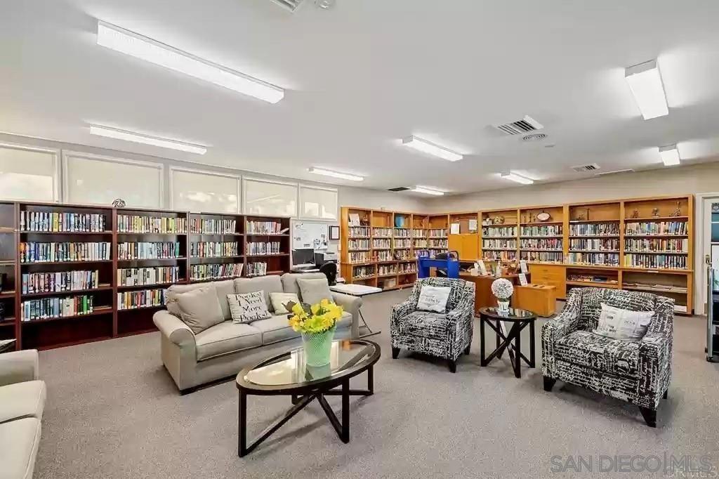 https://media.crmls.org/mediaz/4c800426-ab2c-4542-8bf1-60e62af7e4af.jpg?preset=X-Large