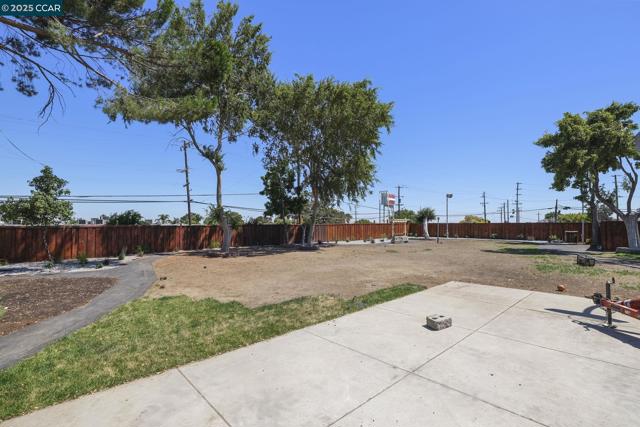 55 Pacifica Ave, Bay Point CA: https://media.crmls.org/mediaz/4c80411a-2f34-45fa-802c-a2b7f1ea2b25.jpg