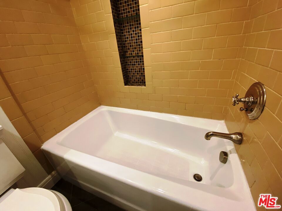 https://media.crmls.org/mediaz/4c80468c-cf3e-4240-bdf3-34cdc0430275.jpg?preset=X-Large