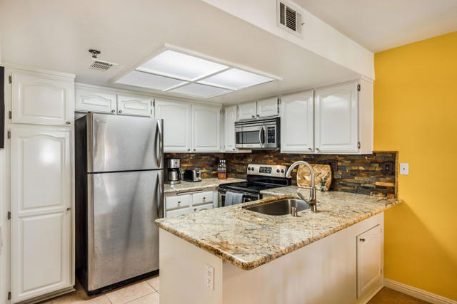 500 E Amado Road, Palm Springs CA: https://media.crmls.org/mediaz/4c827552-986f-4d8a-a990-55a5cef49885.jpg