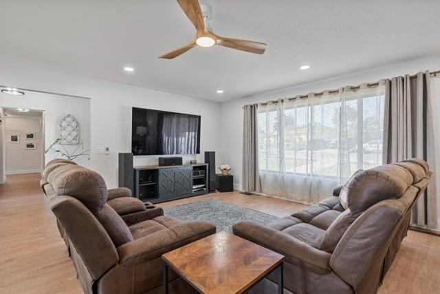 215 Rays Circle, Hollister CA: https://media.crmls.org/mediaz/4c82da93-332c-4ef2-9d3c-11d5027c182b.jpg