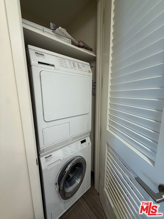 877 Francisco Street, Los Angeles CA: https://media.crmls.org/mediaz/4c833bb7-000d-4f37-83c6-4eb953f250bc.jpg