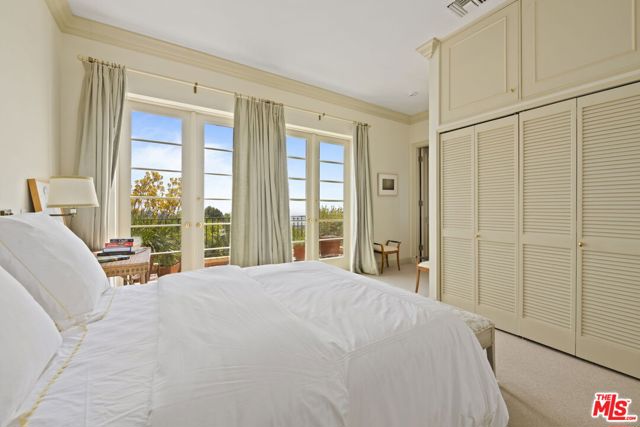 1634 Gilcrest Drive, Beverly Hills CA: https://media.crmls.org/mediaz/4c83a798-1e01-4f4a-86cf-7cb47789ddfa.jpg