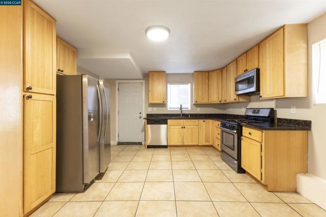 535 34th Street, Richmond CA: https://media.crmls.org/mediaz/4c83f758-953f-45f4-853f-b76526a4c17a.jpg