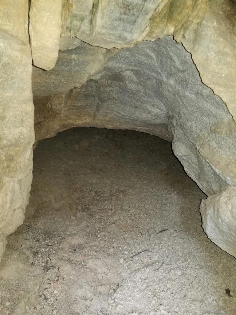 https://media.crmls.org/mediaz/4c8406f7-92cf-4a98-8d44-733391456161.jpg?preset=X-Large