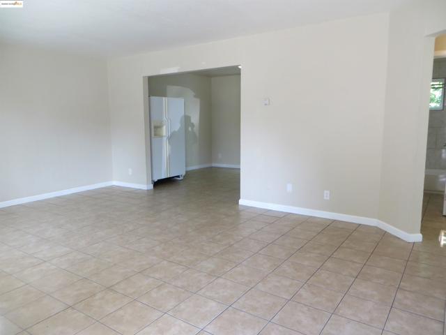 21462 Ocean View Dr, Hayward CA: https://media.crmls.org/mediaz/4c841162-1ddb-4881-b2dd-1537e8e142e7.jpg