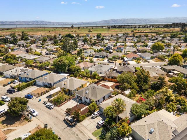 120 Abelia Way, East Palo Alto CA: https://media.crmls.org/mediaz/4c841bb0-f0f2-4013-96fb-3f58365a979e.jpg