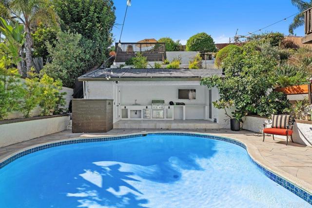 4814 Refugio Avenue, Carlsbad CA: https://media.crmls.org/mediaz/4c843f42-dee9-4b06-ac24-ace31e9e4825.jpg