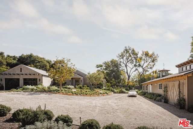 2775 Sycamore Canyon Road, Santa Barbara CA: https://media.crmls.org/mediaz/4c84502e-6c4e-4509-a915-9ce038933c61.jpg