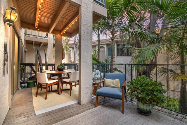 2383 Altisma Way, Carlsbad CA: https://media.crmls.org/mediaz/4c853557-55cb-4d1d-b5e8-c0e1820f4854.jpg