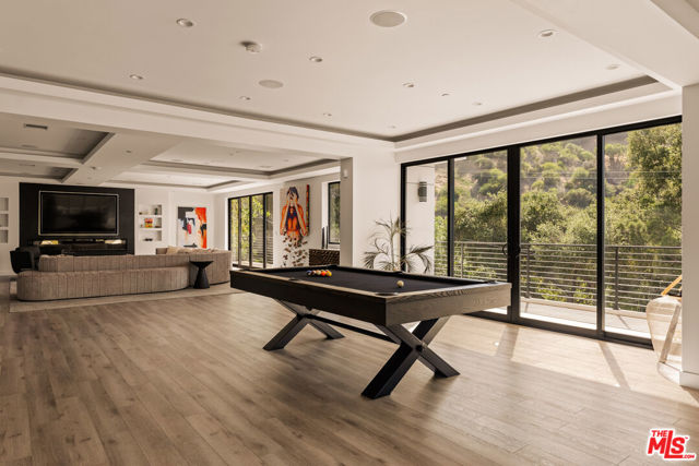 3820 Knobhill Drive, Sherman Oaks CA: https://media.crmls.org/mediaz/4c85adcd-e95f-4bab-b58c-b74e46b9059c.jpg