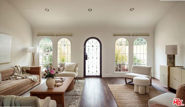 2268 Ben Lomond Drive, Los Angeles CA: https://media.crmls.org/mediaz/4c85b4f8-869b-4304-8d5c-87d78a074508.jpg