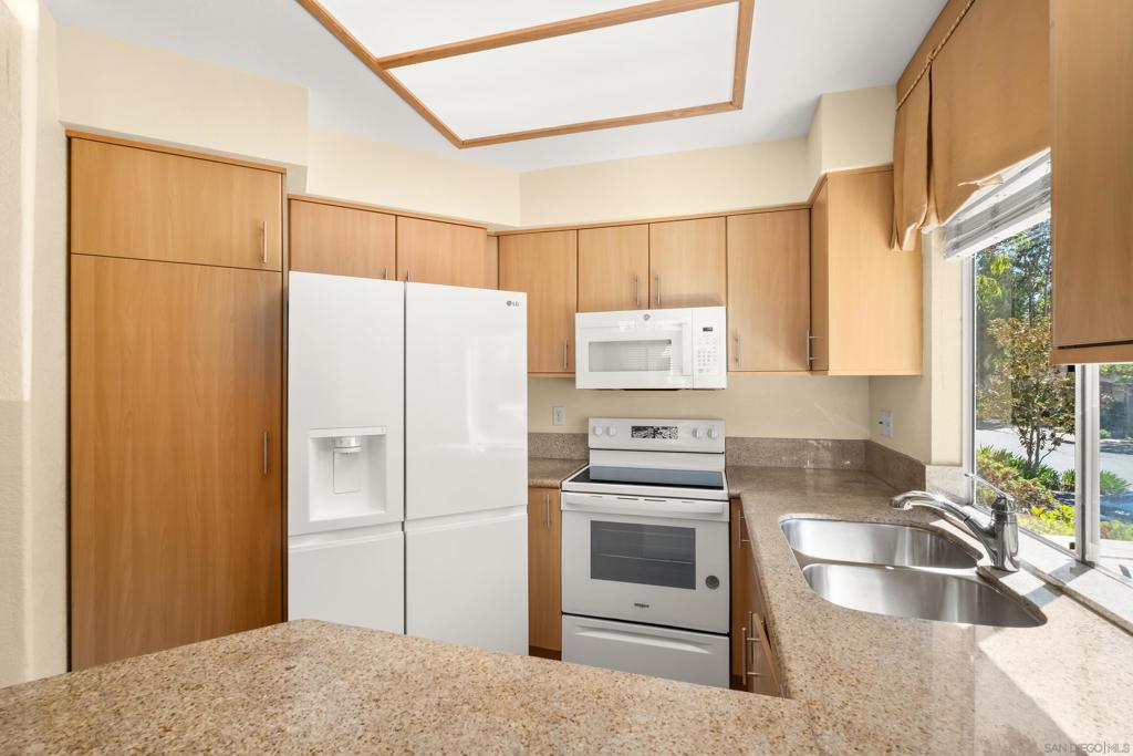 7275 Calabria Court - photo 16