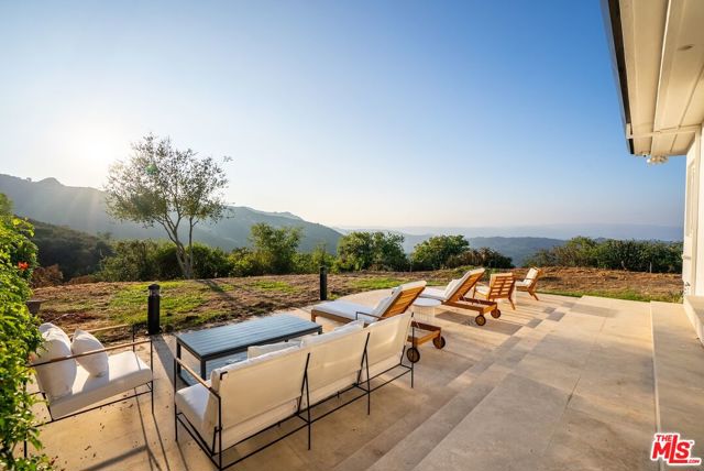 21965 Saddle Peak Road, Topanga CA: https://media.crmls.org/mediaz/4c864637-5d68-4561-ad3b-5cd61f7fef1a.jpg
