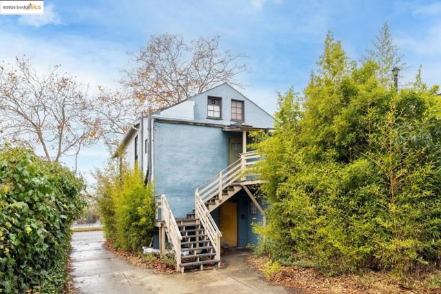 2331 San Pablo Ave, Berkeley CA: https://media.crmls.org/mediaz/4c8651ce-dfab-48c2-b38e-65a3aba7027a.jpg