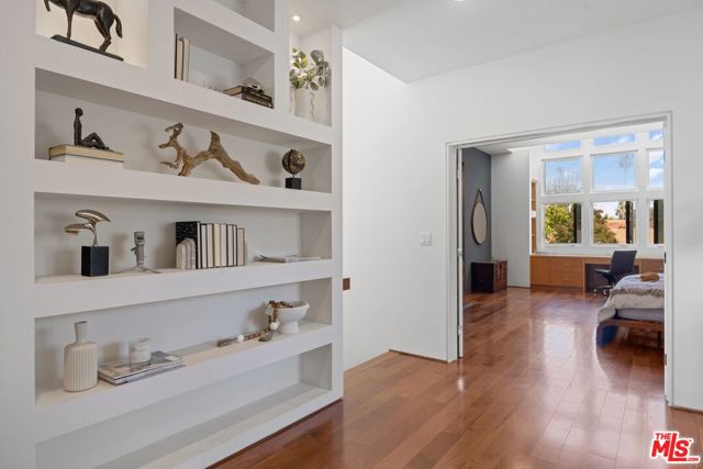 4255 Saint Clair Avenue, Studio City CA: https://media.crmls.org/mediaz/4c86ebb6-c9f3-4752-ba15-7a2fa53f191d.jpg