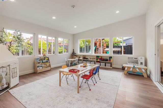 597 Singley Dr, Milpitas CA: https://media.crmls.org/mediaz/4c86ff23-c54e-4f3d-af56-96d565d92e08.jpg
