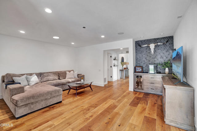 1136 Horizon Drive, Ventura CA: https://media.crmls.org/mediaz/4c873e3c-1b21-4f7a-a1d9-2ffd018ec4d7.jpg