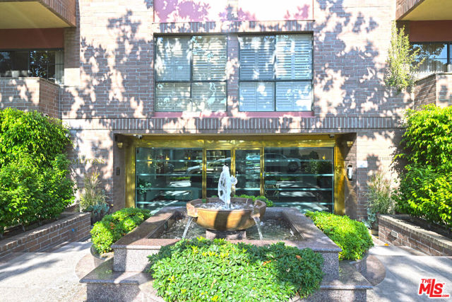 234 S Gale Drive, Beverly Hills CA: https://media.crmls.org/mediaz/4c8758fe-a2c1-411f-9afe-1ae9afea930d.jpg