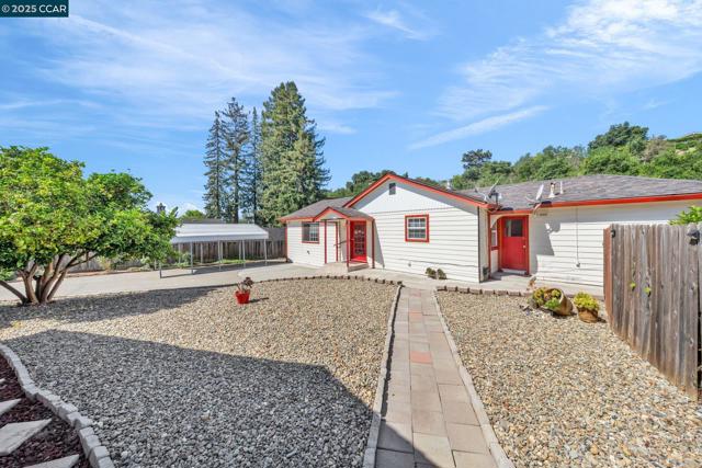 18127 Madison Ave, Castro Valley CA: https://media.crmls.org/mediaz/4c87a081-a5f6-45d9-8192-06b66cb566a8.jpg