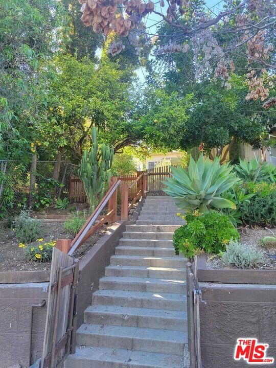 1/2 Echo Park Avenue