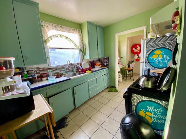 1507 E 15th Street, Oakland CA: https://media.crmls.org/mediaz/4c8895e1-54a9-40d7-b8da-e5490a6b8f12.jpg