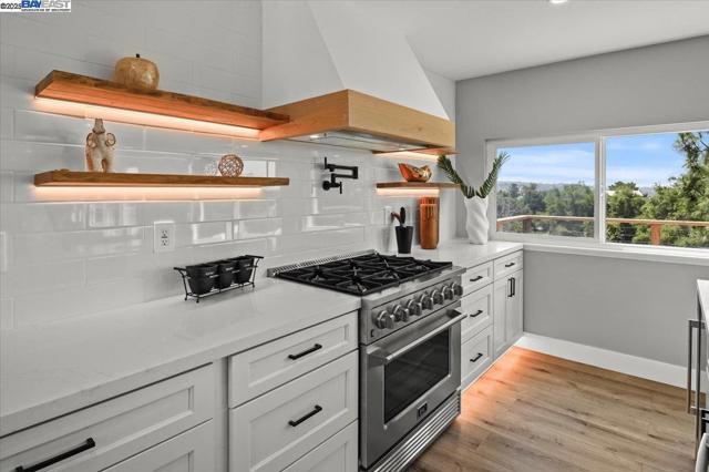 5277 Winifred Dr, Castro Valley CA: https://media.crmls.org/mediaz/4c88bb09-1a32-42ec-b218-4ec7fc7e3bd8.jpg