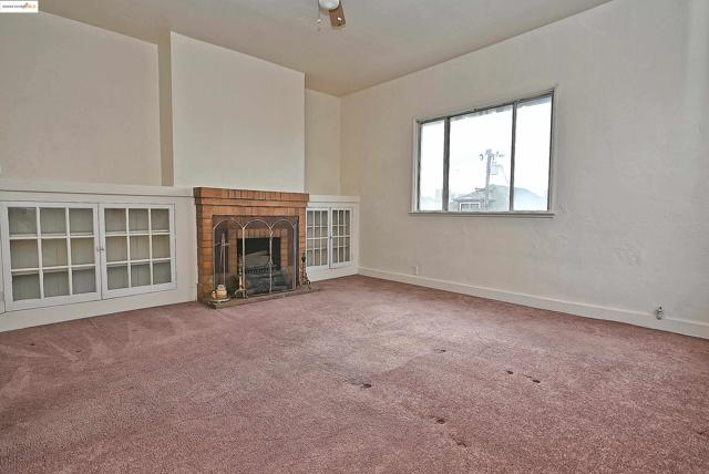 672 33Rd St, Oakland CA: https://media.crmls.org/mediaz/4c88e705-5e09-42d3-b201-e1e2d6fd5654.jpg