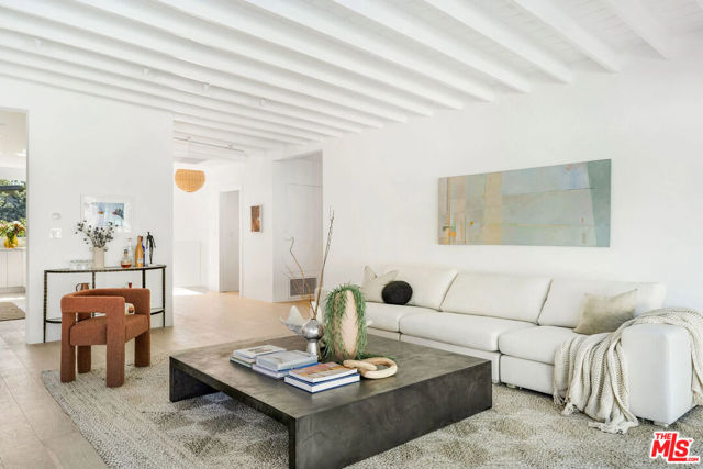 2600 Zorada Drive, Los Angeles CA: https://media.crmls.org/mediaz/4c89c757-2962-4d74-b516-a9118441514b.jpg