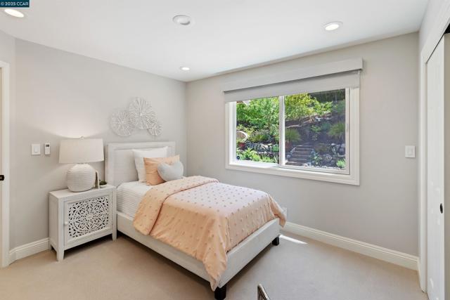 2140 Hidden Oak Dr, Danville CA: https://media.crmls.org/mediaz/4c89e7b4-297b-4ad6-9928-c1c7b12bbfc0.jpg