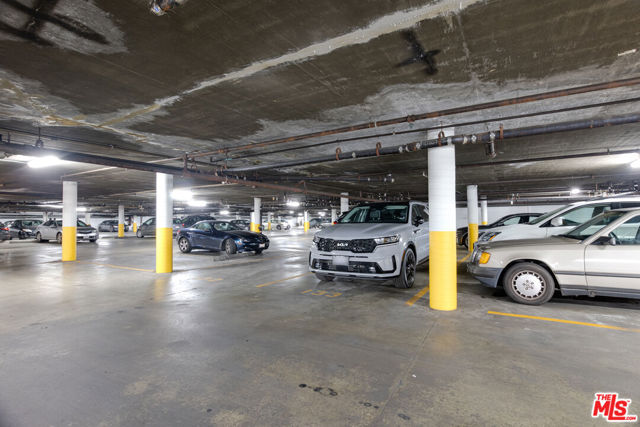 525 S Ardmore Avenue, Los Angeles CA: https://media.crmls.org/mediaz/4c8accd7-994b-4006-8950-1385a0f0cb93.jpg