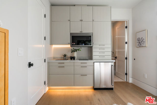 3076 Glenhurst Avenue, Los Angeles CA: https://media.crmls.org/mediaz/4c8ad34f-4fb9-4c3a-b735-3e9234b72251.jpg