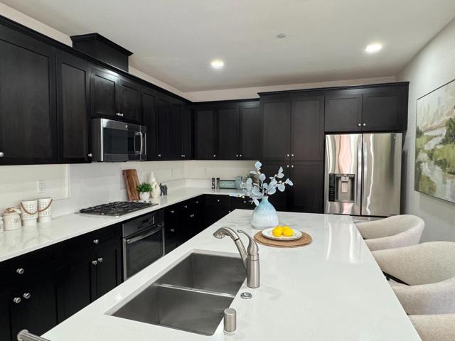 398 Expedition Lane, Milpitas CA: https://media.crmls.org/mediaz/4c8ad80d-0572-4b9d-b9d5-107a7bcc49bc.jpg
