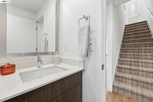 931 Edy Ln, Oakland CA: https://media.crmls.org/mediaz/4c8b2d15-d465-4dbf-8d48-630ab805a5b5.jpg