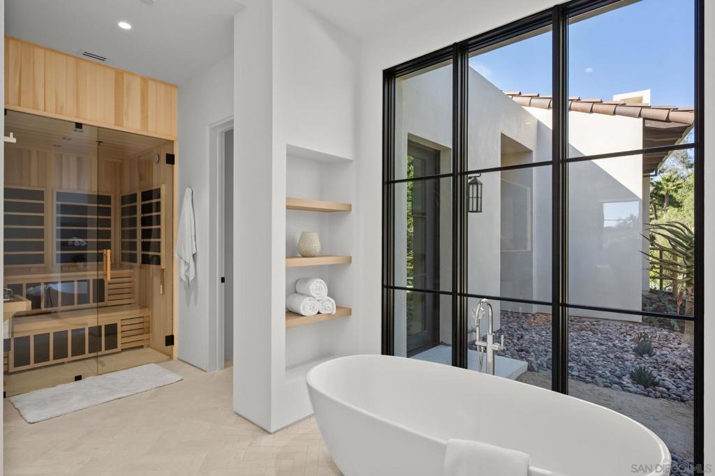 MLS #250043116SD image #15