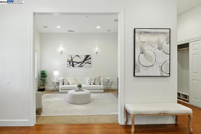 874 Overhill Dr, Hayward CA: https://media.crmls.org/mediaz/4c8b5684-878a-4ccc-892d-877b57002cf1.jpg