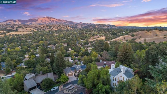 189 Rudgear Drive, Walnut Creek CA: https://media.crmls.org/mediaz/4c8bc27f-9026-435e-8cd4-93a20b816b99.jpg