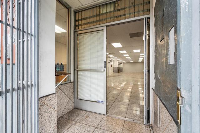 Image 28 of 52 For 1114 Howard Street