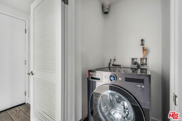 2974 Ripple Place, Los Angeles CA: https://media.crmls.org/mediaz/4c8bdbbb-d3b3-40b3-a32b-9c388fd21097.jpg