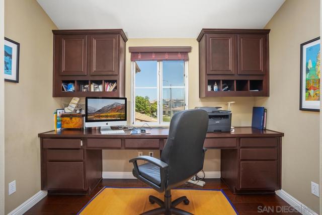 5029 Medalist Ct, Oceanside CA: https://media.crmls.org/mediaz/4c8c064f-6633-4ead-82b7-f7759ed8ff00.jpg