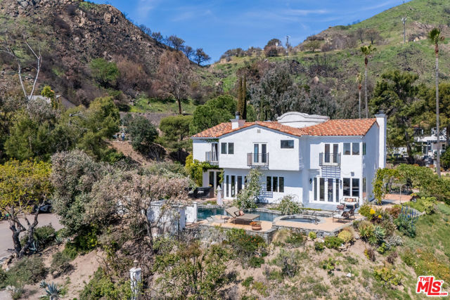 23407 W Copacabana Street, Malibu CA: https://media.crmls.org/mediaz/4c8c1a75-7a53-4c11-9910-10bd36738303.jpg