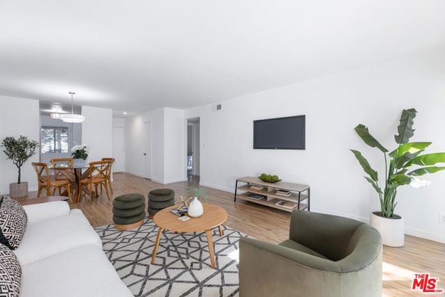 20134 Leadwell Street, Winnetka CA: https://media.crmls.org/mediaz/4c8c94f8-9ff8-43d2-bb39-c70ca2420c3c.jpg