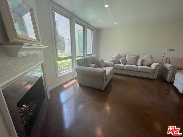 23502 Coso, Mission Viejo CA: https://media.crmls.org/mediaz/4c8ca0c1-5597-4d9b-931a-718b02cb37be.jpg