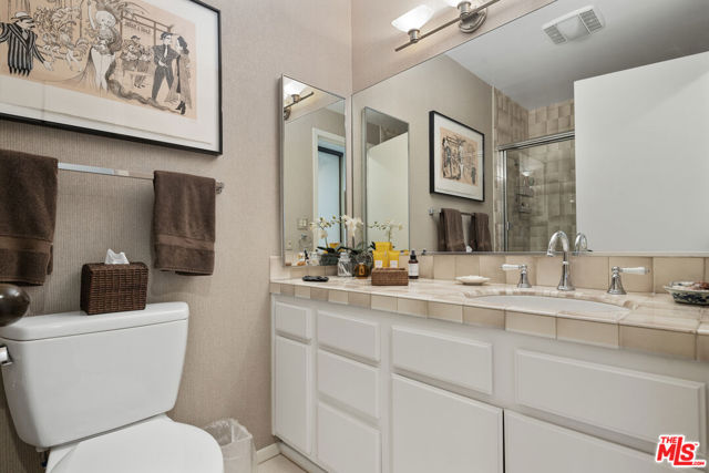 10560 Wilshire Boulevard, Los Angeles CA: https://media.crmls.org/mediaz/4c8cbbba-30ee-4545-8199-3d6ae116847f.jpg